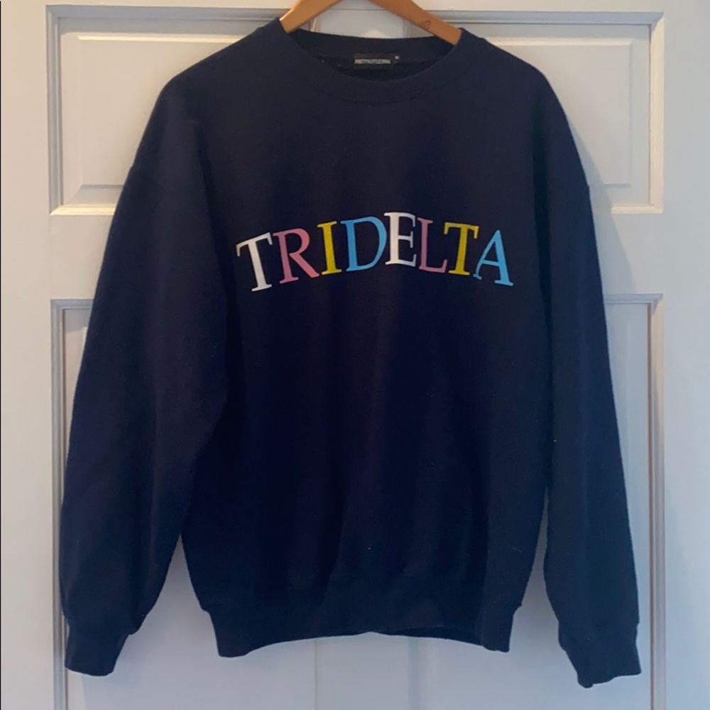 tridelta crewneck from @collegetailgatetees